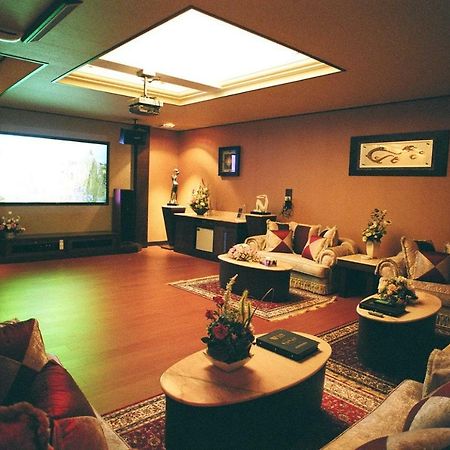 Daniel Spa Motel Pingzhen Exteriör bild