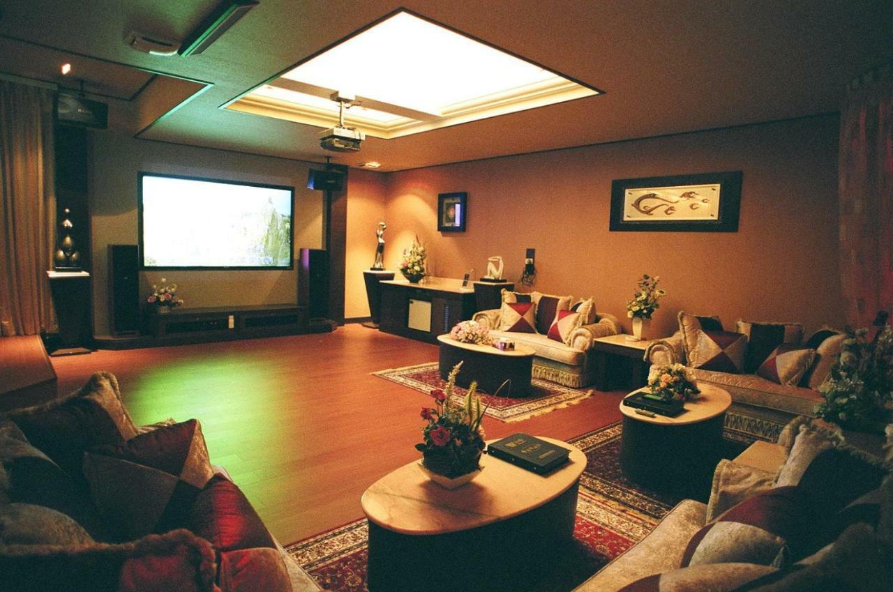 Daniel Spa Motel Pingzhen Exteriör bild