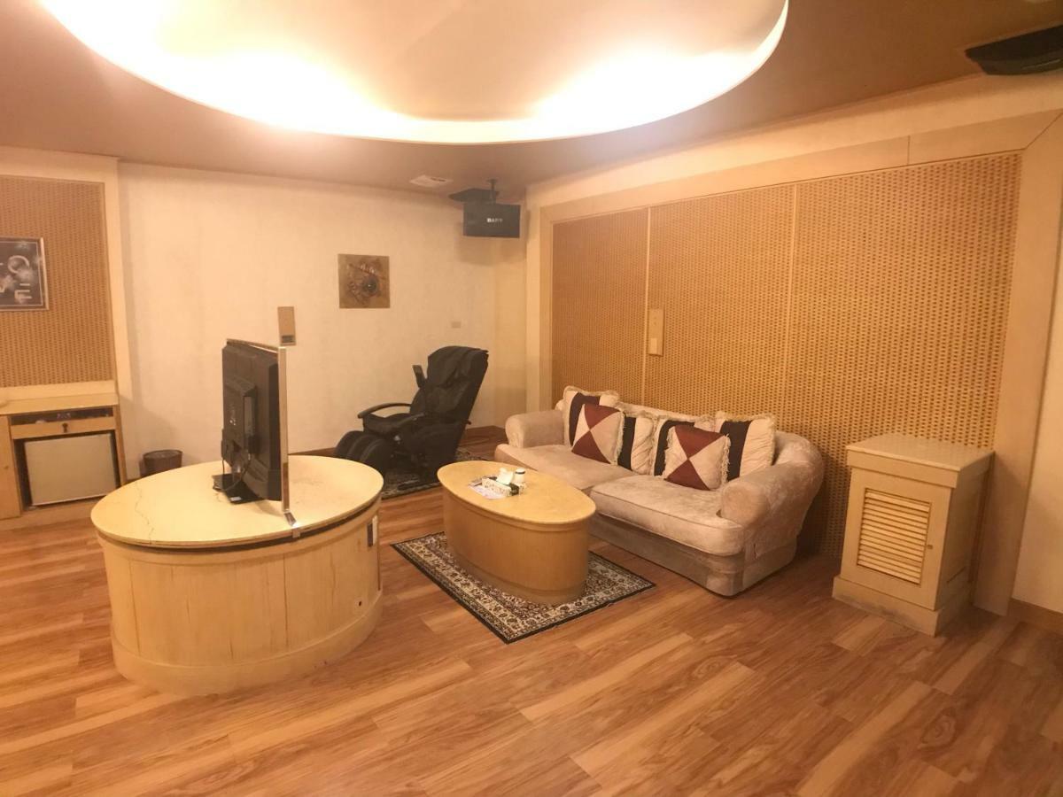 Daniel Spa Motel Pingzhen Exteriör bild